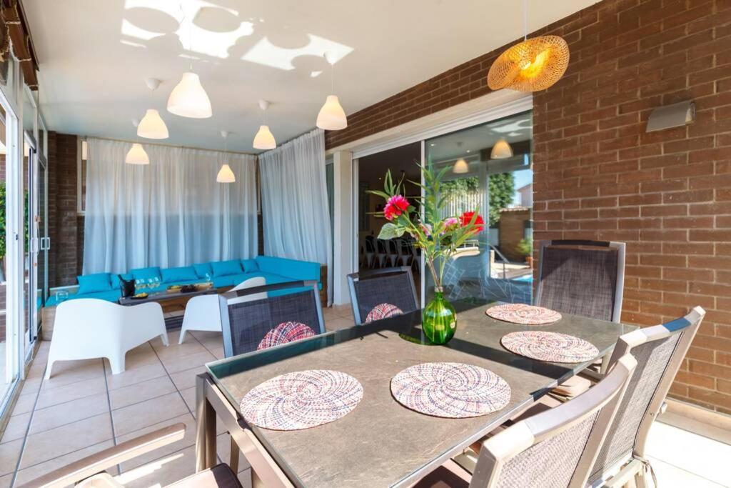 Villa Wine Experience Cambrils - Wine, Art & Games Exterior photo