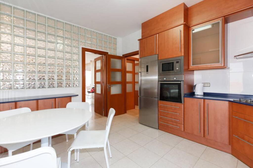 Villa Wine Experience Cambrils - Wine, Art & Games Exterior photo
