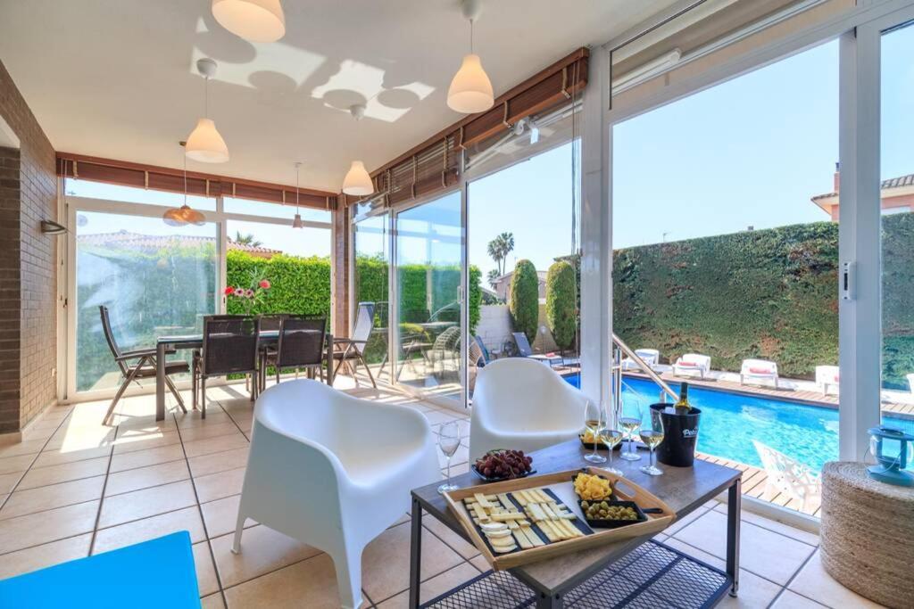Villa Wine Experience Cambrils - Wine, Art & Games Exterior photo