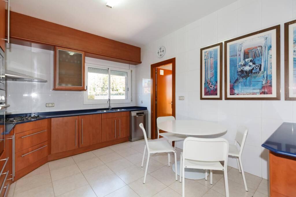 Villa Wine Experience Cambrils - Wine, Art & Games Exterior photo