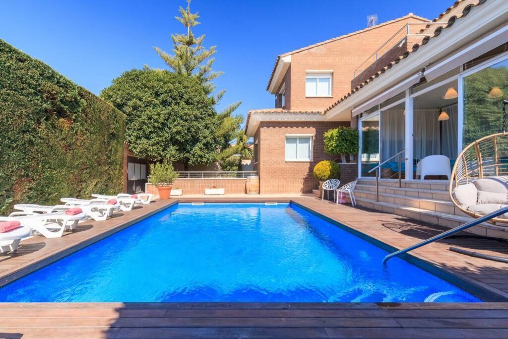 Villa Wine Experience Cambrils - Wine, Art & Games Exterior photo